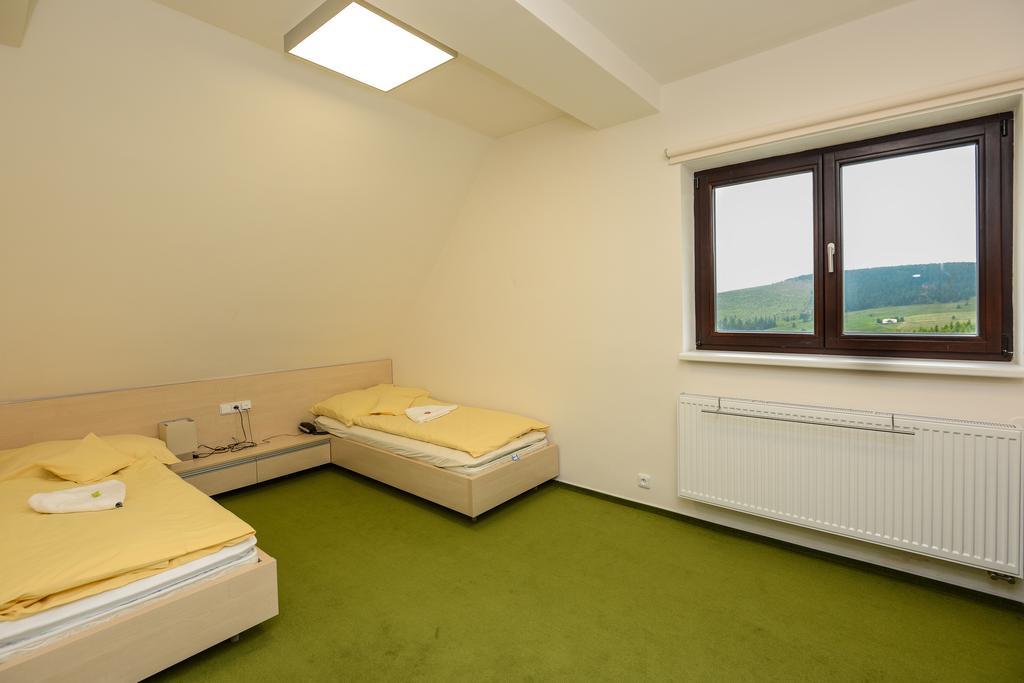 Horsky Hotel Friesovy Boudy Strázné Quarto foto